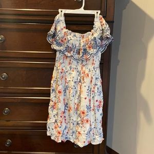 Adorable floral off the shoulder dress. Size small.